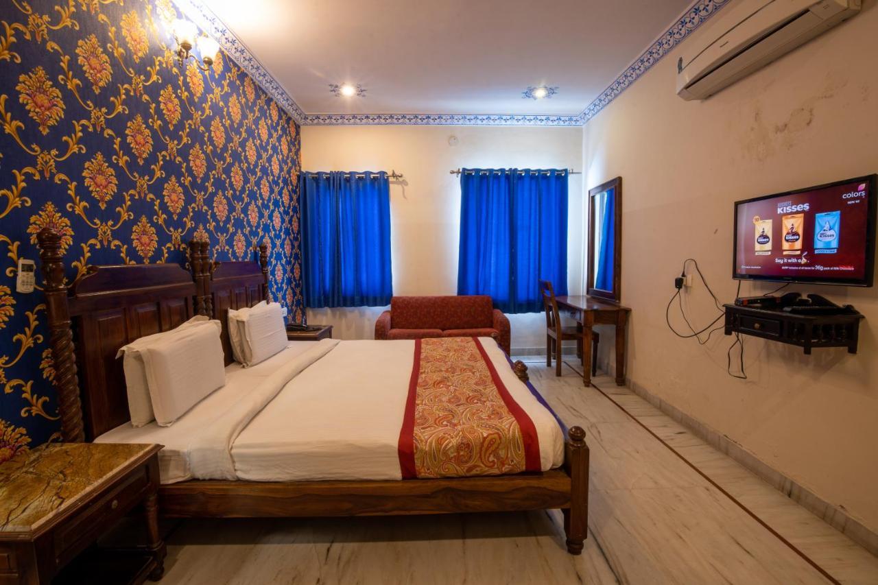 Hotel Royal Pratap Niwas Udaipur Exterior foto