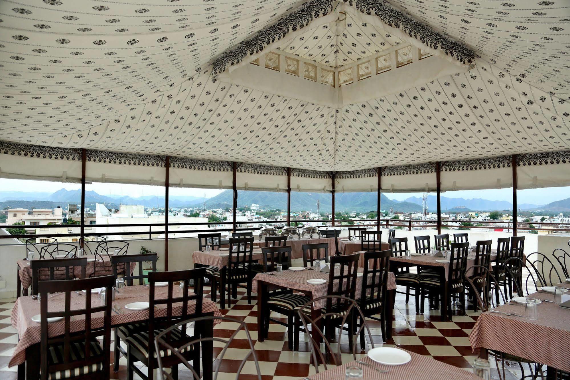 Hotel Royal Pratap Niwas Udaipur Exterior foto